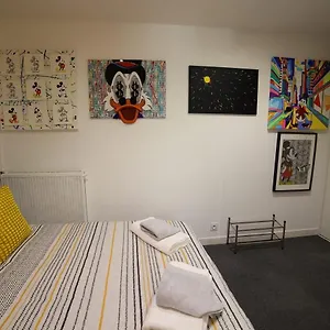 Pop Artiste Configure En Galerie Dart A 200 M Du Centre Avec Parking Prive Et Securise Gratuit Dans Copropriete Apartamento